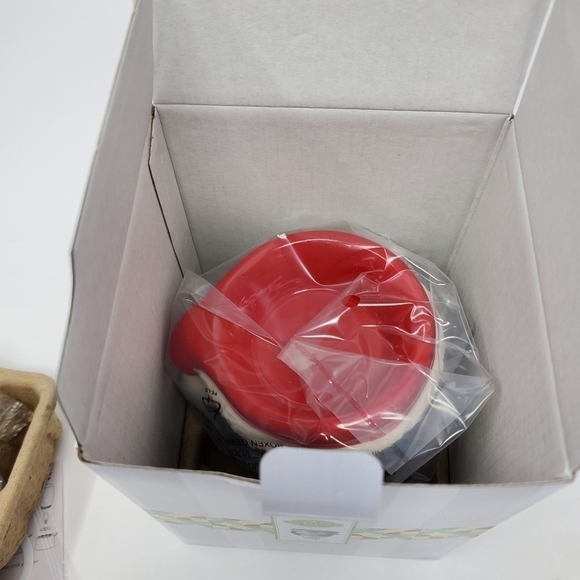 NIB SCENTSY MINI PLUG IN WARMER BABY TUX PENGUIN SANTA HAT HOLIDAY - Picture 6 of 12